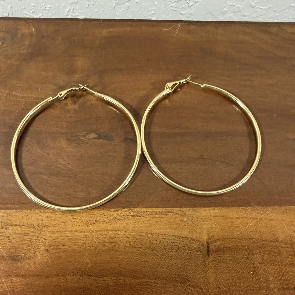 Large Thin Gold Tone Hoop Earrings Classic Elegant Going Out